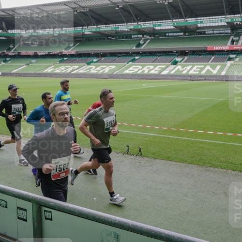 05.10.2025 - 20. swb-Marathon Bremen Michael Burmester http://msf.ph/oto/9280529 05.10.2025 13:03:17 Laufen im Stadion 227, 293, 375, 396, 527, 616, 721, 725, 764, 828, 958, 1067, 1178, 1275, 1331, 1405, 1425, 1469, 1507, 1514, 1568, 1670, 1705, 1733, 1836, 1944, 2339, 2357, 2375, 2393, 2407, 2597, 2696, 2791, 2960, 2984, 3019, 3147, 3313, 3424, 4026, 4321, 4714, 4767, 4769, 4885, 5410, 5431, 5523, 5527, 5755, 5763, 5867, 5884, 6138, 6215, 6417, 6481, 6666, 7315, 7316, 7407, 7540, 7607, 7653, 8375, 8526, 8957, 97, 518, 729, 921, 1121, 1704, 1733, 2772, 2774, 3217, 3917, 4129, 4847 meine-sportfotos.de