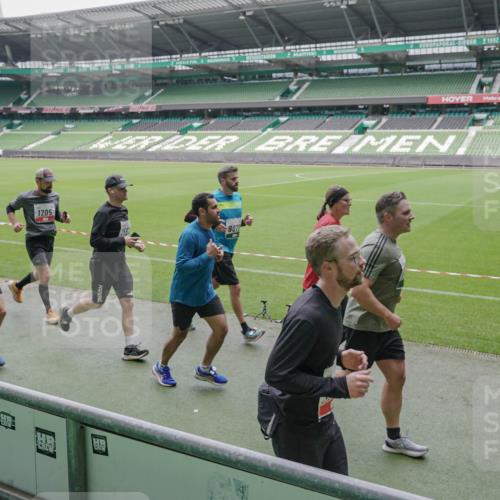 05.10.2025 - 20. swb-Marathon Bremen Michael Burmester http://msf.ph/oto/9280540 05.10.2025 13:03:17 Laufen im Stadion 227, 293, 375, 396, 527, 616, 721, 725, 764, 828, 958, 1067, 1178, 1275, 1331, 1405, 1425, 1469, 1507, 1514, 1568, 1670, 1705, 1733, 1836, 1944, 2339, 2357, 2375, 2393, 2407, 2597, 2696, 2791, 2960, 2984, 3019, 3147, 3313, 3424, 4026, 4321, 4714, 4767, 4769, 4885, 5410, 5431, 5523, 5527, 5755, 5763, 5867, 5884, 6138, 6215, 6417, 6481, 6666, 7315, 7316, 7407, 7540, 7607, 7653, 8375, 8526, 8957, 97, 518, 729, 921, 1121, 1704, 1733, 2772, 2774, 3217, 3917, 4129, 4847 meine-sportfotos.de