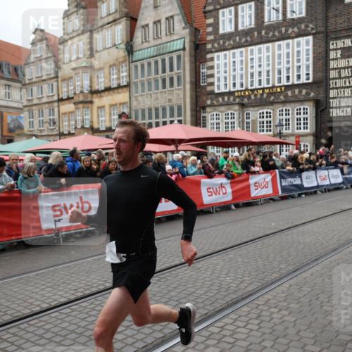 05.10.2025 - 20. swb-Marathon Bremen Yannick Fuchs http://msf.ph/oto/9280542 05.10.2025 12:54:00 Ziel 121, 482, 850 meine-sportfotos.de