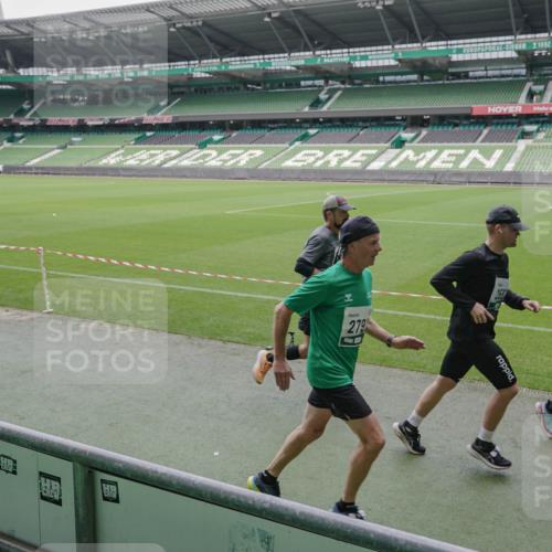 05.10.2025 - 20. swb-Marathon Bremen Michael Burmester http://msf.ph/oto/9280562 05.10.2025 13:03:18 Laufen im Stadion 227, 293, 375, 396, 527, 616, 721, 725, 764, 828, 958, 1067, 1178, 1275, 1331, 1405, 1425, 1469, 1507, 1514, 1568, 1670, 1705, 1836, 1944, 2339, 2357, 2375, 2393, 2407, 2597, 2696, 2791, 2960, 2984, 3019, 3147, 3313, 3424, 4026, 4321, 4714, 4767, 4769, 5410, 5431, 5523, 5527, 5755, 5763, 5867, 5884, 6138, 6215, 6417, 6447, 6481, 6666, 7315, 7316, 7407, 7540, 7607, 7653, 8375, 8526, 8957, 97, 518, 729, 921, 1121, 1704, 1733, 2772, 2774, 3424, 3917, 4129, 4847 meine-sportfotos.de