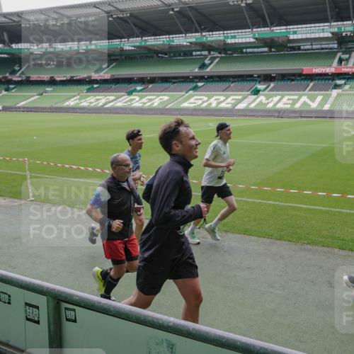 05.10.2025 - 20. swb-Marathon Bremen Michael Burmester http://msf.ph/oto/9280578 05.10.2025 13:03:22 Laufen im Stadion 227, 293, 375, 396, 527, 616, 721, 725, 764, 828, 958, 1067, 1178, 1275, 1331, 1405, 1425, 1469, 1507, 1514, 1568, 1670, 1705, 1836, 1944, 2016, 2339, 2357, 2375, 2407, 2567, 2597, 2696, 2791, 2960, 2984, 3019, 3147, 3313, 4026, 4321, 4714, 4767, 4769, 5410, 5431, 5523, 5527, 5755, 5763, 5867, 5884, 5966, 6138, 6215, 6414, 6417, 6447, 6481, 6666, 7315, 7316, 7407, 7540, 7607, 7653, 8375, 8526, 8957, 97, 518, 729, 921, 1121, 1704, 1733, 2393, 2772, 2774, 3424, 3917, 4129 meine-sportfotos.de