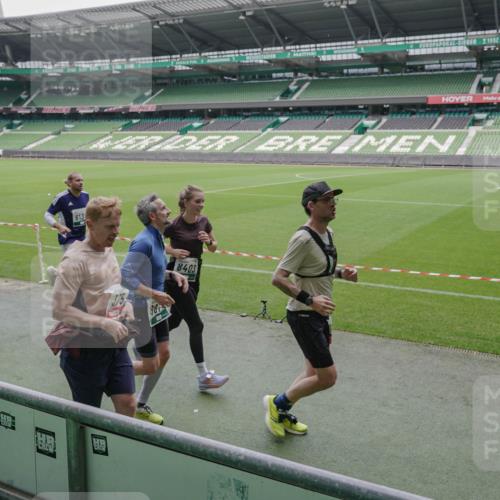 05.10.2025 - 20. swb-Marathon Bremen Michael Burmester http://msf.ph/oto/9280594 05.10.2025 13:03:23 Laufen im Stadion 227, 293, 375, 396, 527, 616, 721, 725, 764, 828, 958, 1067, 1178, 1275, 1331, 1336, 1405, 1425, 1469, 1507, 1514, 1568, 1670, 1705, 1836, 1944, 2016, 2339, 2357, 2375, 2407, 2567, 2597, 2696, 2791, 2960, 2984, 3019, 3147, 3313, 4026, 4321, 4714, 4767, 4769, 5410, 5431, 5523, 5527, 5755, 5763, 5867, 5884, 5966, 6138, 6215, 6414, 6417, 6447, 6481, 6666, 7315, 7316, 7407, 7540, 7607, 7653, 8375, 8526, 8957, 97, 518, 729, 1121, 1704, 1733, 2393, 2772, 3424, 3917, 4129 meine-sportfotos.de