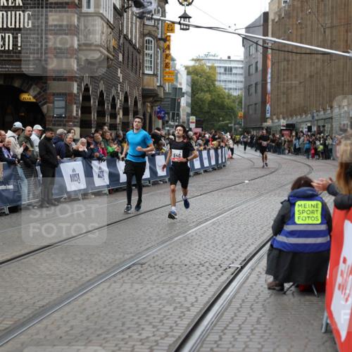 05.10.2025 - 20. swb-Marathon Bremen Yannick Fuchs http://msf.ph/oto/9280602 05.10.2025 12:54:02 Ziel 121, 482, 850 meine-sportfotos.de