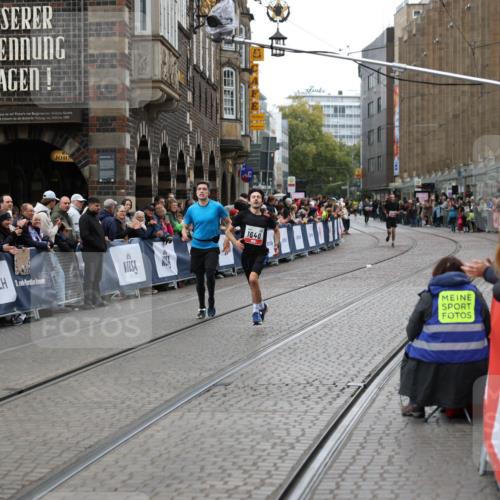 05.10.2025 - 20. swb-Marathon Bremen Yannick Fuchs http://msf.ph/oto/9280606 05.10.2025 12:54:02 Ziel 121, 482, 850 meine-sportfotos.de