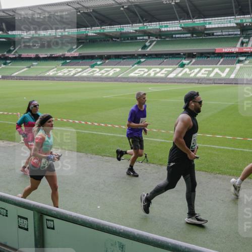 05.10.2025 - 20. swb-Marathon Bremen Michael Burmester http://msf.ph/oto/9280607 05.10.2025 13:03:25 Laufen im Stadion 227, 293, 375, 396, 527, 616, 721, 725, 764, 958, 1067, 1178, 1275, 1331, 1336, 1425, 1469, 1507, 1514, 1568, 1670, 1705, 1836, 1944, 2016, 2339, 2357, 2375, 2407, 2567, 2597, 2696, 2791, 2960, 2984, 3019, 3037, 3147, 3313, 4026, 4321, 4528, 4767, 4769, 5410, 5431, 5489, 5523, 5527, 5755, 5763, 5867, 5884, 5966, 6138, 6215, 6414, 6417, 6447, 6481, 6666, 7315, 7316, 7407, 7540, 7607, 7653, 8375, 8526, 8957, 97, 518, 729, 1121, 1704, 1733, 2393, 2772, 3424, 3917 meine-sportfotos.de