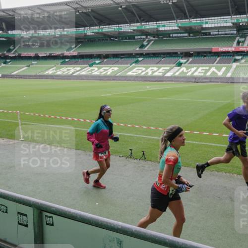 05.10.2025 - 20. swb-Marathon Bremen Michael Burmester http://msf.ph/oto/9280615 05.10.2025 13:03:26 Laufen im Stadion 227, 293, 375, 396, 527, 616, 721, 725, 764, 958, 1067, 1178, 1275, 1331, 1336, 1425, 1469, 1507, 1514, 1568, 1670, 1705, 1836, 1944, 2016, 2339, 2357, 2375, 2407, 2567, 2597, 2696, 2791, 2960, 2984, 3019, 3037, 3147, 3313, 4026, 4321, 4528, 4767, 4769, 5410, 5431, 5489, 5523, 5527, 5755, 5763, 5867, 5884, 5966, 6138, 6145, 6215, 6414, 6417, 6447, 6481, 6666, 7315, 7316, 7407, 7540, 7607, 7653, 8375, 8526, 8957, 97, 518, 729, 1121, 1704, 1733, 2393, 2772, 3424, 3917 meine-sportfotos.de
