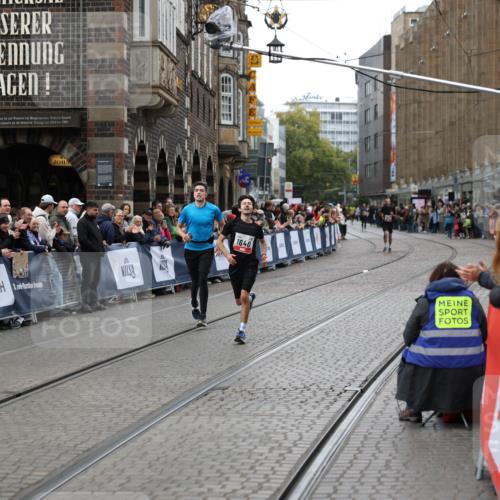 05.10.2025 - 20. swb-Marathon Bremen Yannick Fuchs http://msf.ph/oto/9280624 05.10.2025 12:54:02 Ziel 121, 482, 850 meine-sportfotos.de