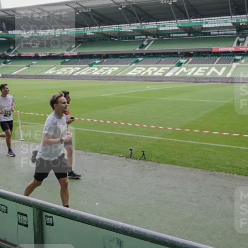 05.10.2025 - 20. swb-Marathon Bremen Michael Burmester http://msf.ph/oto/9280637 05.10.2025 13:03:29 Laufen im Stadion 227, 375, 396, 527, 616, 725, 764, 958, 1067, 1178, 1275, 1331, 1336, 1425, 1469, 1507, 1514, 1568, 1670, 1705, 1836, 1944, 2016, 2339, 2357, 2375, 2407, 2567, 2597, 2696, 2791, 2960, 2984, 3019, 3037, 3147, 3313, 4026, 4321, 4528, 4767, 4769, 5162, 5236, 5410, 5431, 5489, 5523, 5527, 5763, 5867, 5884, 5966, 6138, 6145, 6215, 6414, 6417, 6447, 6481, 6529, 6666, 7315, 7316, 7407, 7540, 7607, 7653, 8375, 8526, 97, 293, 518, 721, 729, 1121, 1704, 1733, 2393, 2772, 3424, 3917 meine-sportfotos.de