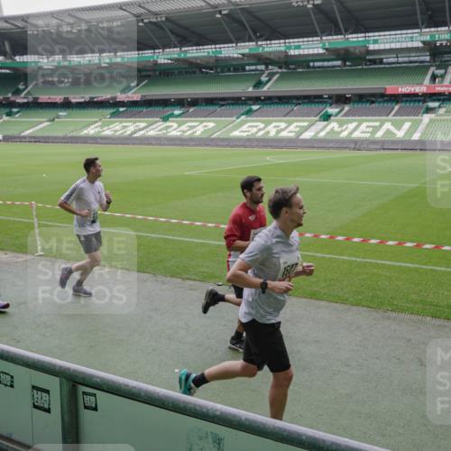 05.10.2025 - 20. swb-Marathon Bremen Michael Burmester http://msf.ph/oto/9280644 05.10.2025 13:03:29 Laufen im Stadion 227, 375, 396, 527, 616, 725, 764, 958, 1067, 1178, 1275, 1331, 1336, 1425, 1469, 1507, 1514, 1568, 1670, 1705, 1836, 1944, 2016, 2339, 2357, 2375, 2407, 2567, 2597, 2696, 2791, 2960, 2984, 3019, 3037, 3147, 3313, 4026, 4321, 4528, 4767, 4769, 5162, 5236, 5410, 5431, 5489, 5523, 5527, 5763, 5867, 5884, 5966, 6138, 6145, 6215, 6414, 6417, 6447, 6481, 6529, 6666, 7315, 7316, 7407, 7540, 7607, 7653, 8375, 8526, 97, 293, 518, 721, 729, 1121, 1704, 1733, 2393, 2772, 3424, 3917 meine-sportfotos.de