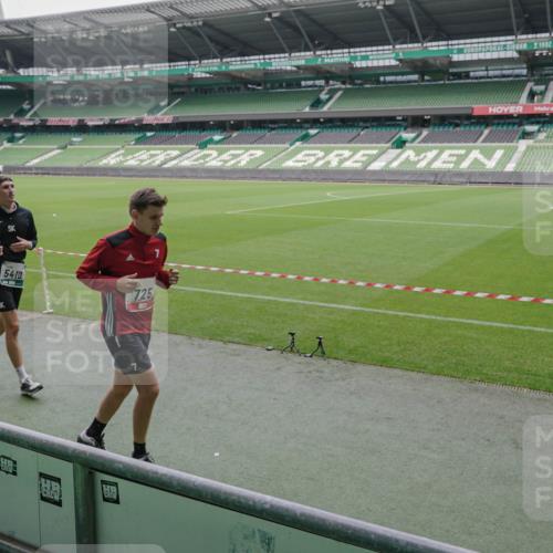 05.10.2025 - 20. swb-Marathon Bremen Michael Burmester http://msf.ph/oto/9280662 05.10.2025 13:03:32 Laufen im Stadion 227, 375, 396, 527, 725, 764, 958, 1067, 1178, 1275, 1331, 1336, 1425, 1469, 1507, 1514, 1568, 1670, 1705, 1836, 2016, 2339, 2357, 2375, 2407, 2567, 2597, 2696, 2791, 2960, 2984, 3019, 3037, 3147, 3313, 4026, 4321, 4453, 4462, 4528, 4767, 4769, 5162, 5236, 5410, 5431, 5489, 5523, 5527, 5763, 5867, 5966, 6138, 6145, 6215, 6414, 6417, 6447, 6481, 6529, 6666, 7315, 7316, 7407, 7540, 7607, 7653, 8375, 293, 721, 1121, 1733, 2393, 2772, 3424, 3917 meine-sportfotos.de