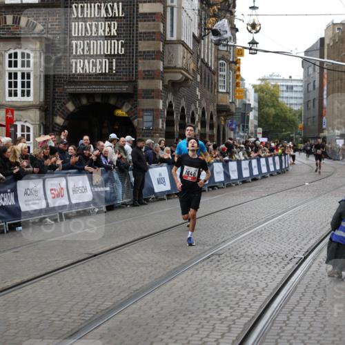 05.10.2025 - 20. swb-Marathon Bremen Yannick Fuchs http://msf.ph/oto/9280664 05.10.2025 12:54:03 Ziel 121, 482, 850, 1640 meine-sportfotos.de