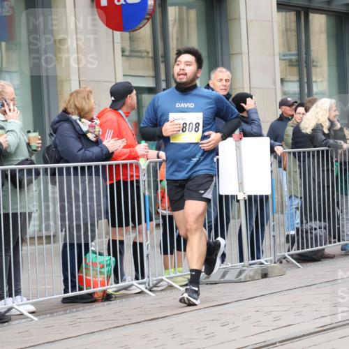 05.10.2025 - 20. swb-Marathon Bremen Strokosch-Dieckow http://msf.ph/oto/9280672 05.10.2025 11:17:43 Ziel 9465, 9477, 10575, 10808, 10949, 11082, 9465, 9477, 10575, 10808, 10949, 11082 meine-sportfotos.de