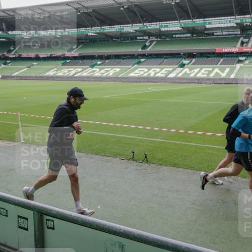 05.10.2025 - 20. swb-Marathon Bremen Michael Burmester http://msf.ph/oto/9280683 05.10.2025 13:03:35 Laufen im Stadion 227, 375, 396, 527, 592, 725, 764, 958, 1067, 1178, 1275, 1331, 1336, 1425, 1469, 1507, 1514, 1568, 1670, 1705, 1836, 1975, 2016, 2339, 2357, 2375, 2407, 2567, 2597, 2696, 2791, 2960, 2984, 3019, 3037, 3147, 3313, 4026, 4053, 4087, 4321, 4453, 4462, 4528, 4651, 4767, 4769, 5043, 5162, 5236, 5410, 5431, 5489, 5523, 5527, 5763, 5867, 5966, 6138, 6145, 6215, 6414, 6417, 6447, 6481, 6529, 6584, 6635, 6666, 7315, 7316, 7540, 7607, 7653, 8375, 293, 721, 1121, 1733, 2393, 3424 meine-sportfotos.de