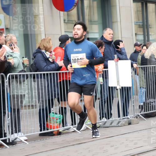 05.10.2025 - 20. swb-Marathon Bremen Strokosch-Dieckow http://msf.ph/oto/9280684 05.10.2025 11:17:43 Ziel 9465, 9477, 10575, 10808, 10949, 11082, 9465, 9477, 10575, 10808, 10949, 11082 meine-sportfotos.de