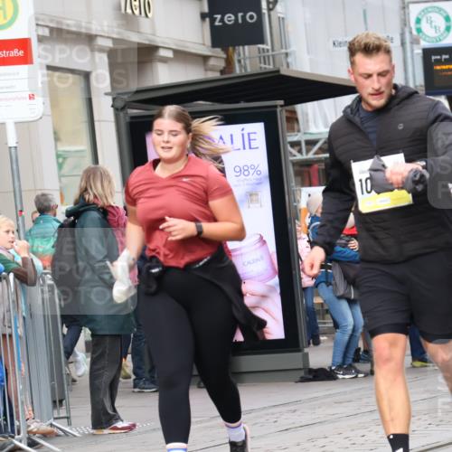 05.10.2025 - 20. swb-Marathon Bremen Strokosch-Dieckow http://msf.ph/oto/9280706 05.10.2025 11:17:45 Ziel 9465, 9477, 10575, 10808, 10949, 11082, 9465, 9477, 10575, 10808, 10949, 11082 meine-sportfotos.de