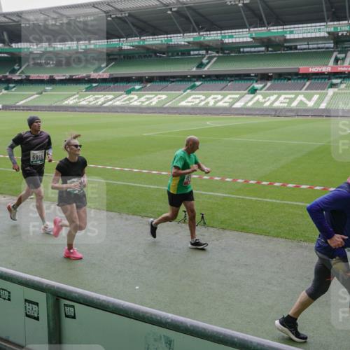 05.10.2025 - 20. swb-Marathon Bremen Michael Burmester http://msf.ph/oto/9280710 05.10.2025 13:03:37 Laufen im Stadion 227, 375, 396, 414, 527, 592, 725, 764, 898, 958, 1067, 1178, 1275, 1331, 1336, 1425, 1469, 1507, 1514, 1568, 1670, 1705, 1836, 1975, 2016, 2339, 2357, 2375, 2407, 2567, 2597, 2696, 2791, 2960, 2984, 3019, 3037, 3147, 3313, 4026, 4053, 4087, 4453, 4462, 4528, 4651, 4767, 4769, 5043, 5162, 5236, 5410, 5431, 5489, 5523, 5527, 5763, 5867, 5966, 6138, 6145, 6215, 6414, 6417, 6447, 6481, 6529, 6584, 6635, 6666, 7315, 7316, 7540, 7607, 7653, 8375, 293, 721, 1733, 2393, 3424 meine-sportfotos.de