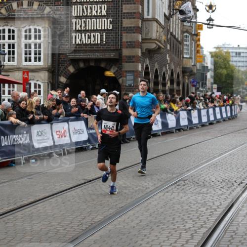 05.10.2025 - 20. swb-Marathon Bremen Yannick Fuchs http://msf.ph/oto/9280711 05.10.2025 12:54:03 Ziel 121, 482, 850, 1640 meine-sportfotos.de