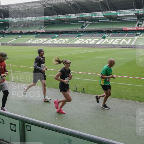 05.10.2025 - 20. swb-Marathon Bremen Michael Burmester http://msf.ph/oto/9280716 05.10.2025 13:03:38 Laufen im Stadion 227, 375, 396, 414, 527, 592, 725, 764, 898, 958, 1067, 1178, 1275, 1331, 1336, 1425, 1469, 1507, 1514, 1568, 1670, 1705, 1836, 1975, 2016, 2339, 2357, 2375, 2407, 2567, 2597, 2696, 2791, 2960, 2984, 3019, 3037, 3147, 3313, 4026, 4053, 4087, 4453, 4462, 4528, 4651, 4767, 4769, 5043, 5162, 5236, 5410, 5431, 5489, 5523, 5527, 5763, 5867, 5966, 6138, 6145, 6215, 6414, 6417, 6447, 6481, 6529, 6584, 6635, 6666, 7315, 7316, 7540, 7607, 7653, 8375, 293, 721, 2393, 3424 meine-sportfotos.de