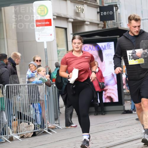 05.10.2025 - 20. swb-Marathon Bremen Strokosch-Dieckow http://msf.ph/oto/9280718 05.10.2025 11:17:45 Ziel 9465, 9477, 10575, 10808, 10949, 11082, 9465, 9477, 10575, 10808, 10949, 11082 meine-sportfotos.de