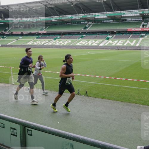 05.10.2025 - 20. swb-Marathon Bremen Michael Burmester http://msf.ph/oto/9280737 05.10.2025 13:03:40 Laufen im Stadion 227, 375, 396, 414, 527, 592, 725, 764, 898, 958, 1067, 1178, 1275, 1331, 1336, 1425, 1469, 1507, 1514, 1568, 1670, 1705, 1836, 1975, 2016, 2339, 2375, 2407, 2567, 2597, 2696, 2791, 2960, 2984, 3019, 3037, 3072, 3147, 3313, 3485, 4026, 4053, 4087, 4453, 4462, 4528, 4651, 4767, 4769, 5043, 5137, 5162, 5236, 5410, 5431, 5489, 5523, 5527, 5763, 5867, 5966, 6138, 6145, 6215, 6414, 6417, 6447, 6481, 6529, 6584, 6635, 6666, 7315, 7316, 7540, 7607, 7653, 8375, 293, 721, 2393 meine-sportfotos.de