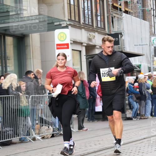 05.10.2025 - 20. swb-Marathon Bremen Strokosch-Dieckow http://msf.ph/oto/9280738 05.10.2025 11:17:46 Ziel 9348, 9465, 9477, 10575, 10808, 10949, 10994, 11082, 9348, 9465, 9477, 10575, 10808, 10949, 10994, 11082 meine-sportfotos.de