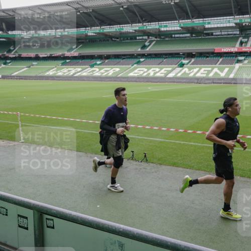 05.10.2025 - 20. swb-Marathon Bremen Michael Burmester http://msf.ph/oto/9280747 05.10.2025 13:03:40 Laufen im Stadion 227, 375, 396, 414, 527, 592, 725, 764, 898, 958, 1067, 1178, 1275, 1331, 1336, 1425, 1469, 1507, 1514, 1568, 1670, 1705, 1836, 1975, 2016, 2339, 2375, 2407, 2567, 2597, 2696, 2791, 2960, 2984, 3019, 3037, 3072, 3147, 3313, 3485, 4026, 4053, 4087, 4453, 4462, 4528, 4651, 4767, 4769, 5043, 5137, 5162, 5236, 5410, 5431, 5489, 5523, 5527, 5763, 5867, 5966, 6138, 6145, 6215, 6414, 6417, 6447, 6481, 6529, 6584, 6635, 6666, 7315, 7316, 7540, 7607, 7653, 8375, 293, 721, 2393 meine-sportfotos.de