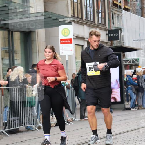 05.10.2025 - 20. swb-Marathon Bremen Strokosch-Dieckow http://msf.ph/oto/9280752 05.10.2025 11:17:46 Ziel 9348, 9465, 9477, 10575, 10808, 10949, 10994, 11082, 9348, 9465, 9477, 10575, 10808, 10949, 10994, 11082 meine-sportfotos.de