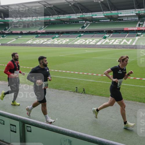 05.10.2025 - 20. swb-Marathon Bremen Michael Burmester http://msf.ph/oto/9280766 05.10.2025 13:03:42 Laufen im Stadion 227, 375, 396, 414, 527, 592, 725, 764, 898, 958, 1019, 1067, 1178, 1275, 1331, 1336, 1425, 1469, 1507, 1514, 1568, 1670, 1695, 1705, 1836, 1975, 2016, 2339, 2375, 2407, 2567, 2597, 2696, 2791, 2960, 2984, 3019, 3037, 3072, 3147, 3313, 3485, 4053, 4087, 4453, 4462, 4528, 4651, 4767, 4769, 4793, 5043, 5137, 5162, 5236, 5410, 5431, 5489, 5523, 5527, 5763, 5867, 5966, 6011, 6138, 6145, 6215, 6414, 6417, 6447, 6481, 6529, 6584, 6635, 7315, 7316, 7540, 7607, 7653, 293, 721 meine-sportfotos.de
