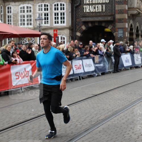 05.10.2025 - 20. swb-Marathon Bremen Yannick Fuchs http://msf.ph/oto/9280776 05.10.2025 12:54:05 Ziel 121, 482, 850, 870, 1640 meine-sportfotos.de