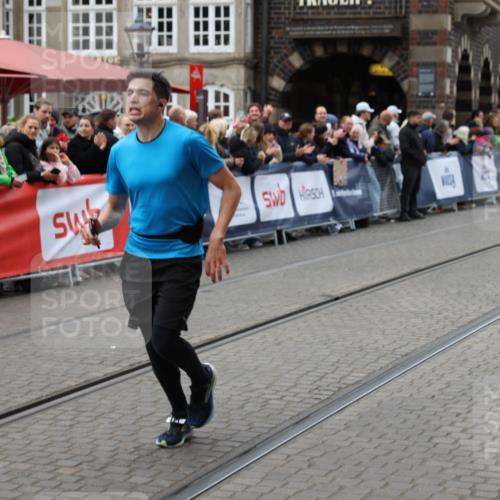 05.10.2025 - 20. swb-Marathon Bremen Yannick Fuchs http://msf.ph/oto/9280783 05.10.2025 12:54:05 Ziel 121, 482, 850, 870, 1640 meine-sportfotos.de