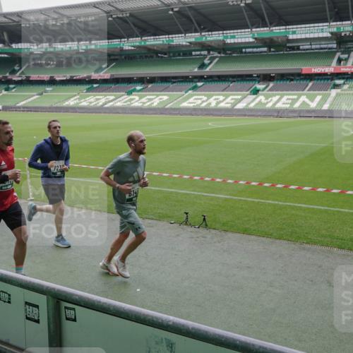 05.10.2025 - 20. swb-Marathon Bremen Michael Burmester http://msf.ph/oto/9280787 05.10.2025 13:03:45 Laufen im Stadion 227, 360, 375, 396, 414, 527, 592, 725, 898, 958, 1019, 1067, 1178, 1275, 1331, 1336, 1413, 1425, 1469, 1507, 1514, 1568, 1695, 1705, 1975, 2016, 2339, 2375, 2407, 2567, 2597, 2696, 2791, 2960, 3019, 3037, 3072, 3313, 3485, 4053, 4087, 4335, 4453, 4462, 4528, 4651, 4767, 4769, 4793, 5043, 5137, 5162, 5236, 5343, 5410, 5431, 5489, 5523, 5527, 5763, 5867, 5966, 6011, 6138, 6145, 6414, 6417, 6447, 6529, 6584, 6635, 7315, 7316, 7540, 7607, 7653, 293, 721 meine-sportfotos.de