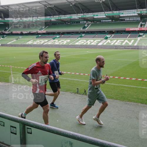 05.10.2025 - 20. swb-Marathon Bremen Michael Burmester http://msf.ph/oto/9280792 05.10.2025 13:03:46 Laufen im Stadion 227, 360, 375, 396, 414, 527, 592, 725, 898, 958, 1019, 1067, 1178, 1275, 1331, 1336, 1413, 1425, 1469, 1507, 1514, 1568, 1695, 1705, 1975, 2016, 2339, 2375, 2407, 2567, 2597, 2696, 2791, 2960, 3019, 3037, 3072, 3313, 3485, 4005, 4053, 4087, 4335, 4453, 4462, 4528, 4651, 4767, 4769, 4793, 5043, 5137, 5162, 5236, 5343, 5410, 5431, 5489, 5523, 5527, 5763, 5867, 5966, 6011, 6138, 6145, 6414, 6417, 6447, 6529, 6584, 6635, 7315, 7316, 7540, 7607, 7653, 293, 721 meine-sportfotos.de