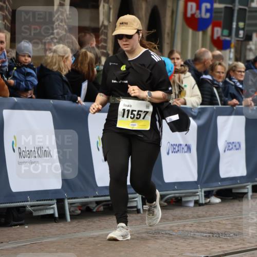05.10.2025 - 20. swb-Marathon Bremen Strokosch-Dieckow http://msf.ph/oto/9280802 05.10.2025 11:14:44 Ziel 9303, 10602, 11448, 11557 meine-sportfotos.de