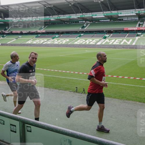 05.10.2025 - 20. swb-Marathon Bremen Michael Burmester http://msf.ph/oto/9280808 05.10.2025 13:03:49 Laufen im Stadion 227, 360, 375, 396, 414, 527, 592, 725, 898, 958, 1019, 1067, 1084, 1178, 1275, 1331, 1336, 1413, 1425, 1468, 1469, 1507, 1514, 1695, 1705, 1975, 2016, 2339, 2375, 2407, 2567, 2597, 2696, 2791, 2960, 3037, 3072, 3313, 3485, 4005, 4053, 4087, 4335, 4453, 4462, 4524, 4528, 4637, 4638, 4651, 4767, 4769, 4793, 5043, 5137, 5162, 5212, 5236, 5343, 5410, 5431, 5489, 5523, 5527, 5763, 5867, 5966, 6011, 6138, 6145, 6287, 6414, 6417, 6447, 6529, 6584, 6635, 7315, 7316, 7540, 7607, 7653 meine-sportfotos.de