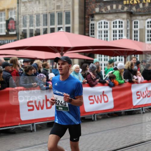 05.10.2025 - 20. swb-Marathon Bremen Yannick Fuchs http://msf.ph/oto/9280819 05.10.2025 12:54:40 Ziel 2129, 5240 meine-sportfotos.de