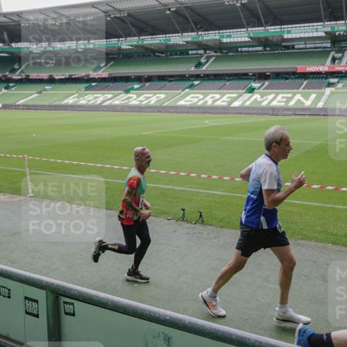 05.10.2025 - 20. swb-Marathon Bremen Michael Burmester http://msf.ph/oto/9280826 05.10.2025 13:03:50 Laufen im Stadion 227, 360, 375, 396, 414, 527, 592, 725, 898, 958, 1019, 1067, 1084, 1178, 1275, 1331, 1336, 1413, 1425, 1468, 1469, 1507, 1514, 1695, 1705, 1975, 2016, 2339, 2375, 2407, 2567, 2597, 2696, 2791, 2960, 3037, 3072, 3313, 3485, 4005, 4053, 4087, 4335, 4453, 4462, 4524, 4528, 4637, 4638, 4651, 4767, 4769, 4793, 5043, 5137, 5162, 5212, 5236, 5343, 5410, 5431, 5489, 5523, 5527, 5763, 5867, 5966, 6011, 6138, 6145, 6287, 6414, 6417, 6447, 6529, 6584, 6635, 7315, 7316, 7540, 7607, 7653 meine-sportfotos.de