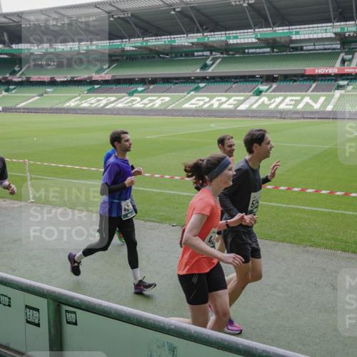 05.10.2025 - 20. swb-Marathon Bremen Michael Burmester http://msf.ph/oto/9280839 05.10.2025 13:03:51 Laufen im Stadion 227, 360, 375, 396, 414, 527, 592, 725, 898, 958, 1019, 1067, 1084, 1178, 1275, 1331, 1336, 1413, 1425, 1468, 1469, 1507, 1514, 1695, 1705, 1975, 2016, 2339, 2375, 2407, 2567, 2597, 2696, 2791, 2960, 3037, 3072, 3313, 3485, 4005, 4053, 4087, 4335, 4453, 4462, 4524, 4528, 4637, 4638, 4651, 4767, 4769, 4793, 5043, 5137, 5162, 5212, 5236, 5343, 5410, 5431, 5489, 5523, 5527, 5763, 5867, 5966, 5969, 6011, 6138, 6145, 6287, 6414, 6447, 6529, 6584, 6635, 7315, 7316, 7540, 7607, 7653 meine-sportfotos.de