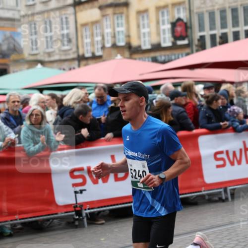 05.10.2025 - 20. swb-Marathon Bremen Yannick Fuchs http://msf.ph/oto/9280844 05.10.2025 12:54:40 Ziel 2129, 5240 meine-sportfotos.de