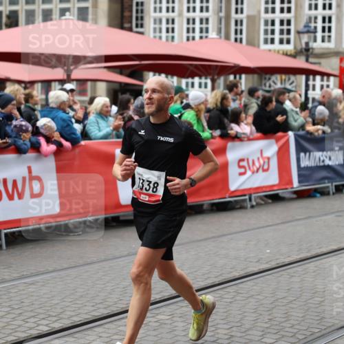 05.10.2025 - 20. swb-Marathon Bremen Yannick Fuchs http://msf.ph/oto/9280855 05.10.2025 12:54:45 Ziel 1338, 5240 meine-sportfotos.de