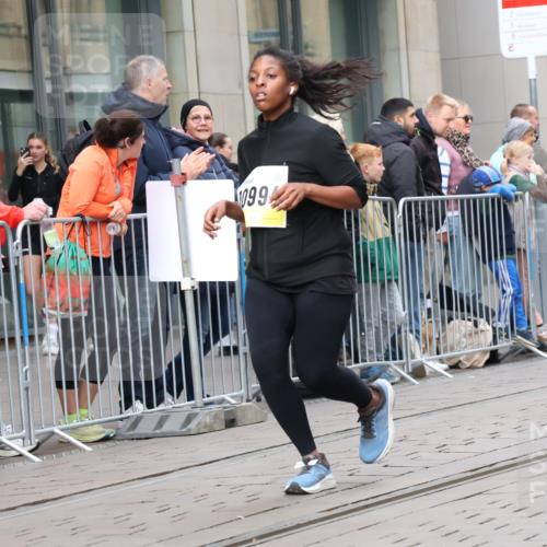 05.10.2025 - 20. swb-Marathon Bremen Strokosch-Dieckow http://msf.ph/oto/9280862 05.10.2025 11:17:53 Ziel 9348, 9465, 9477, 10198, 10575, 10795, 10808, 10994, 11082, 9348, 9465, 9477, 10198, 10575, 10795, 10808, 10994, 11082 meine-sportfotos.de