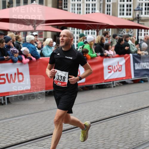 05.10.2025 - 20. swb-Marathon Bremen Yannick Fuchs http://msf.ph/oto/9280863 05.10.2025 12:54:46 Ziel 1338, 5240 meine-sportfotos.de