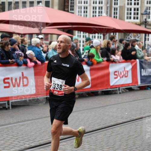 05.10.2025 - 20. swb-Marathon Bremen Yannick Fuchs http://msf.ph/oto/9280872 05.10.2025 12:54:46 Ziel 1338, 5240 meine-sportfotos.de