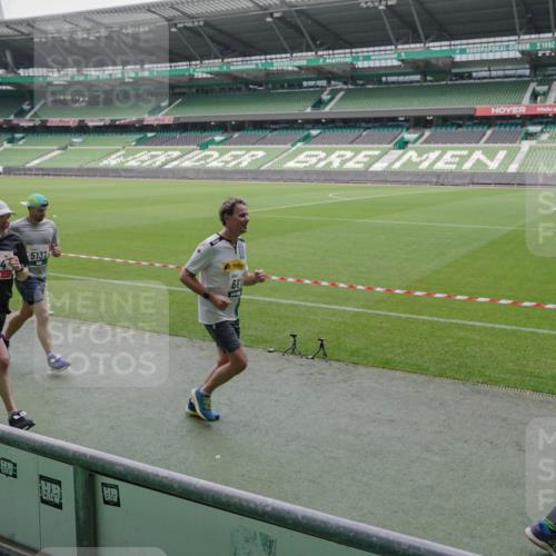05.10.2025 - 20. swb-Marathon Bremen Michael Burmester http://msf.ph/oto/9280880 05.10.2025 13:03:56 Laufen im Stadion 360, 396, 414, 527, 592, 725, 898, 958, 1019, 1067, 1084, 1178, 1275, 1331, 1336, 1413, 1425, 1468, 1469, 1507, 1514, 1695, 1705, 1852, 1914, 1975, 2016, 2339, 2375, 2567, 2597, 2696, 2791, 3037, 3072, 3313, 3485, 4005, 4053, 4087, 4335, 4453, 4462, 4524, 4528, 4637, 4638, 4651, 4767, 4793, 4840, 5043, 5137, 5162, 5212, 5236, 5343, 5410, 5431, 5489, 5523, 5763, 5832, 5966, 5969, 6011, 6138, 6145, 6287, 6414, 6447, 6529, 6584, 6635, 7607, 7653, 227, 375 meine-sportfotos.de