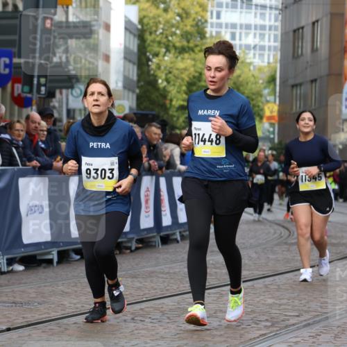 05.10.2025 - 20. swb-Marathon Bremen Strokosch-Dieckow http://msf.ph/oto/9280883 05.10.2025 11:14:48 Ziel 9303, 10602, 11448, 11557 meine-sportfotos.de