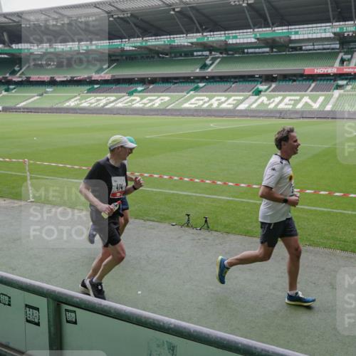 05.10.2025 - 20. swb-Marathon Bremen Michael Burmester http://msf.ph/oto/9280889 05.10.2025 13:03:56 Laufen im Stadion 360, 396, 414, 527, 592, 725, 898, 958, 1019, 1067, 1084, 1178, 1275, 1331, 1336, 1413, 1425, 1468, 1469, 1507, 1514, 1695, 1705, 1852, 1914, 1975, 2016, 2339, 2375, 2567, 2597, 2696, 2791, 3037, 3072, 3313, 3485, 4005, 4053, 4087, 4335, 4453, 4462, 4524, 4528, 4637, 4638, 4651, 4767, 4793, 4840, 5043, 5137, 5162, 5212, 5236, 5343, 5410, 5431, 5489, 5523, 5763, 5832, 5966, 5969, 6011, 6138, 6145, 6287, 6414, 6447, 6529, 6584, 6635, 7607, 7653, 227, 375 meine-sportfotos.de