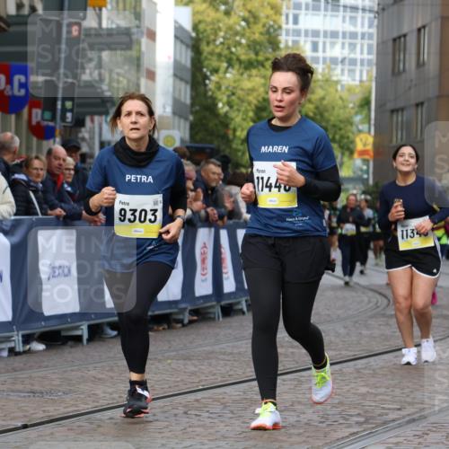 05.10.2025 - 20. swb-Marathon Bremen Strokosch-Dieckow http://msf.ph/oto/9280900 05.10.2025 11:14:48 Ziel 9303, 10602, 11448, 11557 meine-sportfotos.de