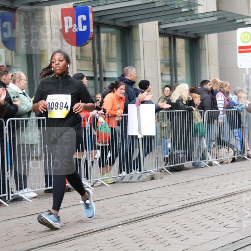 05.10.2025 - 20. swb-Marathon Bremen Strokosch-Dieckow http://msf.ph/oto/9280903 05.10.2025 11:17:54 Ziel 9348, 9465, 9477, 10198, 10575, 10795, 10808, 10994, 11082, 9348, 9465, 9477, 10198, 10575, 10795, 10808, 10994, 11082 meine-sportfotos.de
