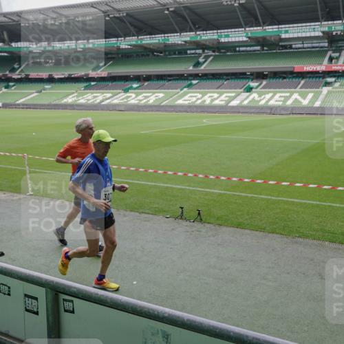 05.10.2025 - 20. swb-Marathon Bremen Michael Burmester http://msf.ph/oto/9280906 05.10.2025 13:03:58 Laufen im Stadion 360, 396, 414, 527, 592, 725, 898, 958, 1019, 1067, 1084, 1178, 1275, 1331, 1336, 1413, 1425, 1468, 1469, 1507, 1514, 1695, 1705, 1852, 1914, 1975, 1997, 2016, 2339, 2375, 2567, 2696, 2791, 3037, 3072, 3313, 3485, 4005, 4053, 4087, 4335, 4453, 4462, 4524, 4528, 4637, 4638, 4651, 4767, 4793, 4840, 5043, 5137, 5162, 5212, 5236, 5343, 5410, 5489, 5523, 5763, 5832, 5966, 5969, 6011, 6138, 6145, 6287, 6414, 6447, 6529, 6584, 6635, 7607, 227, 375, 2597 meine-sportfotos.de