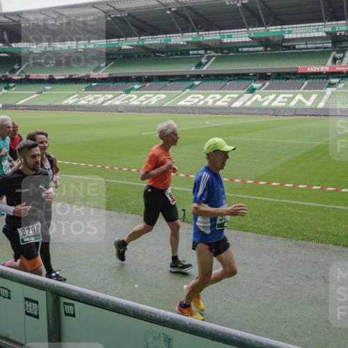 05.10.2025 - 20. swb-Marathon Bremen Michael Burmester http://msf.ph/oto/9280911 05.10.2025 13:03:59 Laufen im Stadion 360, 396, 414, 527, 592, 725, 898, 958, 1019, 1067, 1080, 1084, 1178, 1275, 1331, 1336, 1413, 1425, 1468, 1469, 1507, 1514, 1695, 1705, 1852, 1914, 1975, 1997, 2016, 2339, 2375, 2567, 2696, 2791, 3037, 3072, 3313, 3485, 4005, 4053, 4087, 4335, 4453, 4462, 4524, 4528, 4637, 4638, 4651, 4767, 4793, 4840, 5043, 5137, 5162, 5212, 5236, 5343, 5410, 5489, 5523, 5832, 5966, 5969, 6011, 6138, 6145, 6287, 6414, 6447, 6529, 6584, 6635, 7607, 227, 375, 2597 meine-sportfotos.de