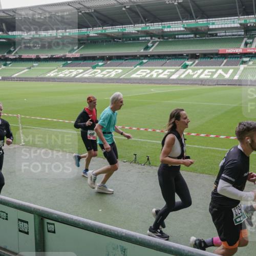 05.10.2025 - 20. swb-Marathon Bremen Michael Burmester http://msf.ph/oto/9280917 05.10.2025 13:03:59 Laufen im Stadion 360, 396, 414, 527, 592, 725, 898, 958, 1019, 1067, 1080, 1084, 1178, 1275, 1331, 1336, 1413, 1425, 1468, 1469, 1507, 1514, 1695, 1705, 1852, 1914, 1975, 1997, 2016, 2339, 2375, 2567, 2696, 2791, 3037, 3072, 3313, 3485, 4005, 4053, 4087, 4335, 4453, 4462, 4524, 4528, 4637, 4638, 4651, 4767, 4793, 4840, 5043, 5137, 5162, 5212, 5236, 5343, 5410, 5489, 5523, 5832, 5966, 5969, 6011, 6138, 6145, 6287, 6414, 6447, 6529, 6584, 6635, 7607, 227, 375, 2597 meine-sportfotos.de